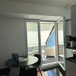 아파트 2 Minutes Walking From Train Station