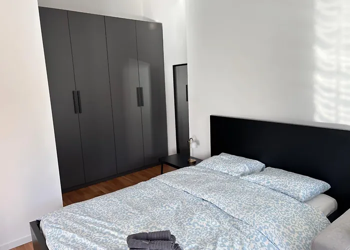 2 Minutes Walking From Train Station 洛桑