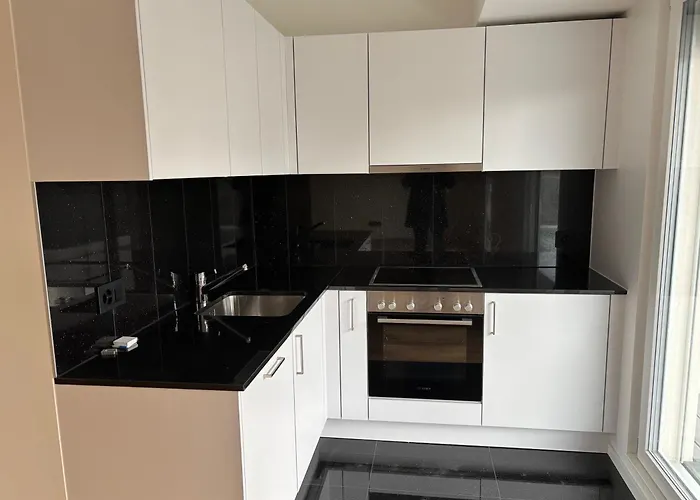 2 Minutes Walking From Train Station * 洛桑