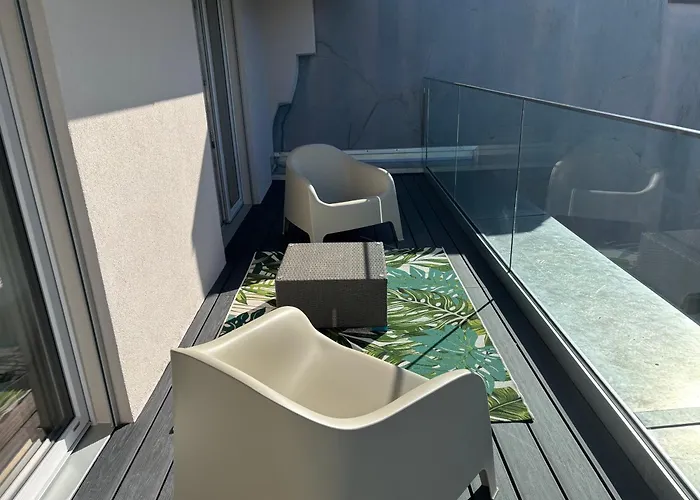 2 Minutes Walking From Train Station