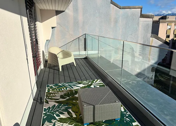 2 Minutes Walking From Train Station * 洛桑