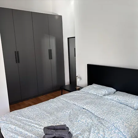 2 Minutes Walking From Train Station لوزان