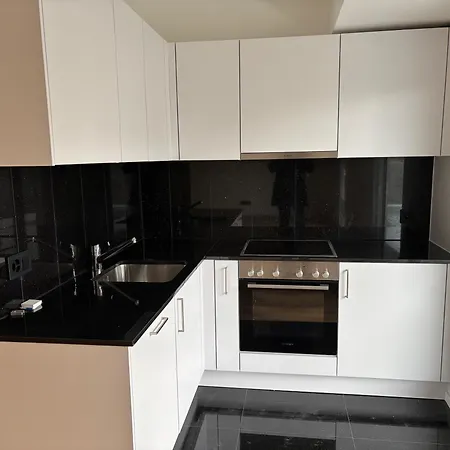 2 Minutes Walking From Train Station * لوزان